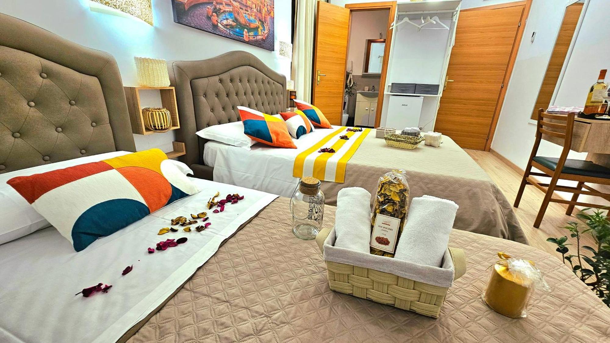 A Casa Simpatia Roma - Free Parking If You Book 4 Nights Bed & Breakfast Exterior photo